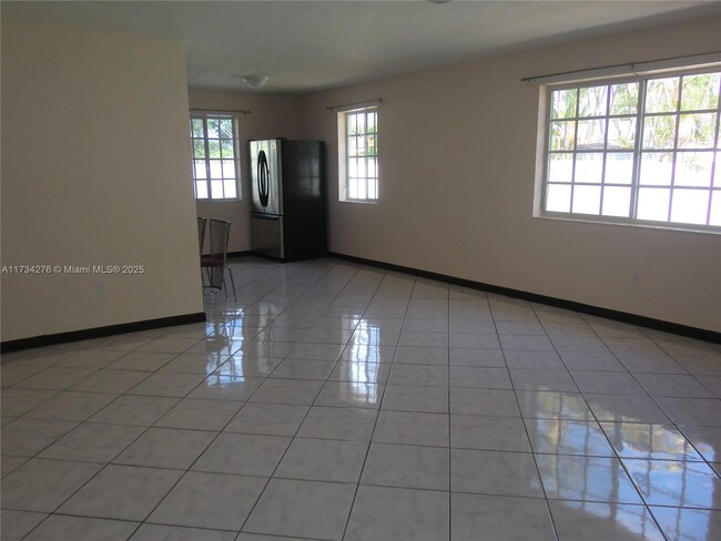 Foto del edificio - 726 SW 5th Ct