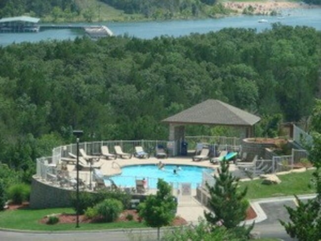 Building Photo - Lake Condo