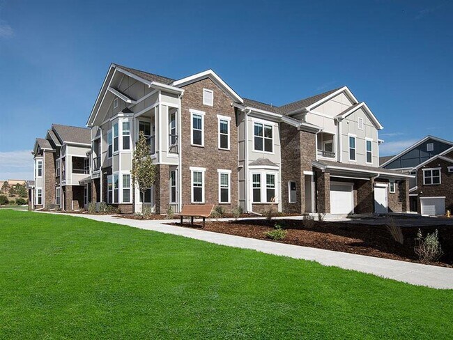 Garaje con acceso directo incluido en cada vivienda. - Waterford at Southlands