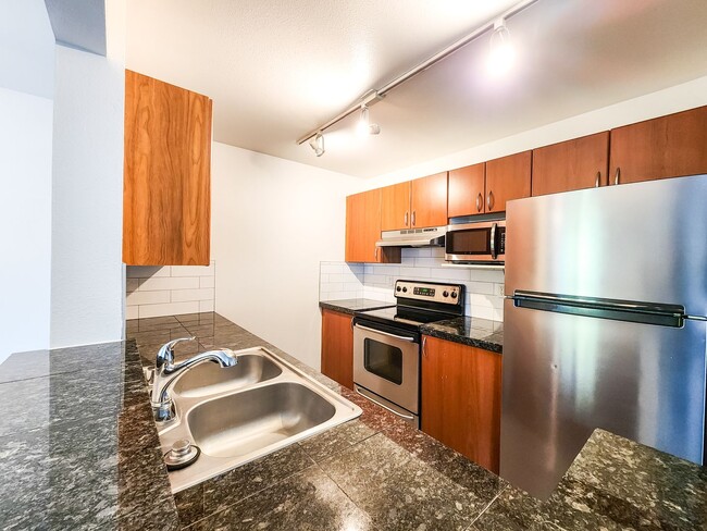 Foto del edificio - Beautifully Updated & Exceptionally Conven...