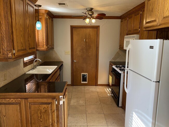 Building Photo - 1520 Carlisle Ct