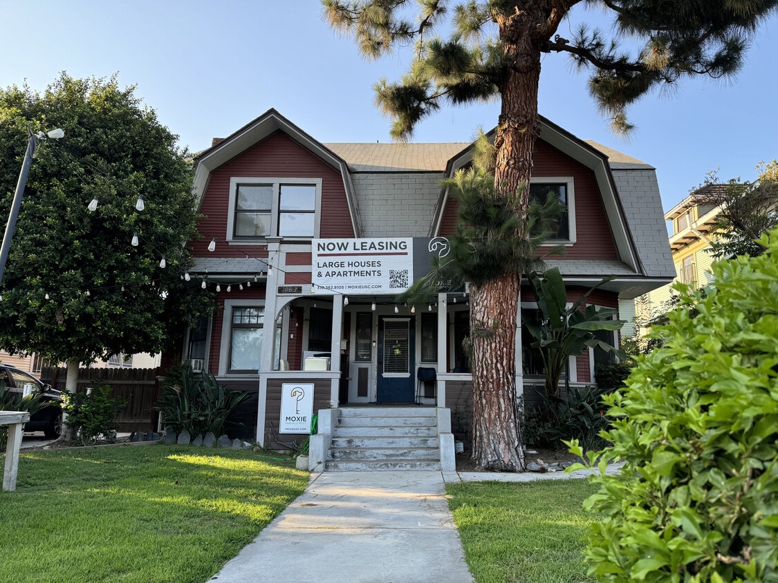 Primary Photo - 1083 W 30th St