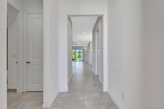 Building Photo - 6051 Stonecrest Ct