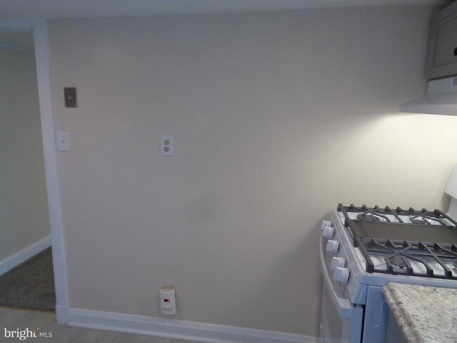 Building Photo - 2800 Linwood Ave