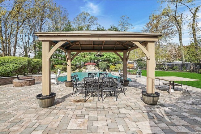 Foto del edificio - 124 Ledgewood Dr