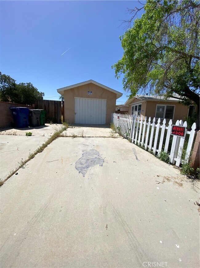 Building Photo - 43360 7th St E