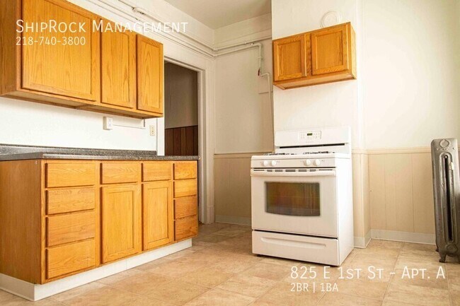 Building Photo - 825 E 1st St