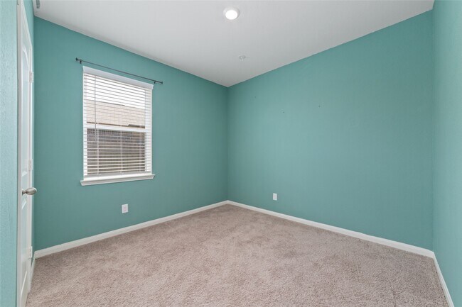 Building Photo - 3000 Iron Woods Dr