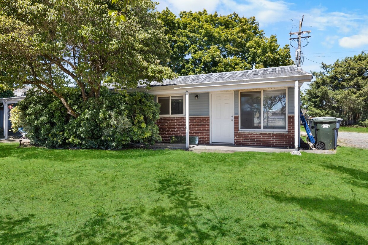 Primary Photo - Cunningham Duplex