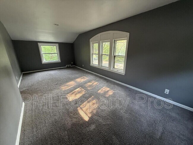 Foto del edificio - 6618 N 56th St