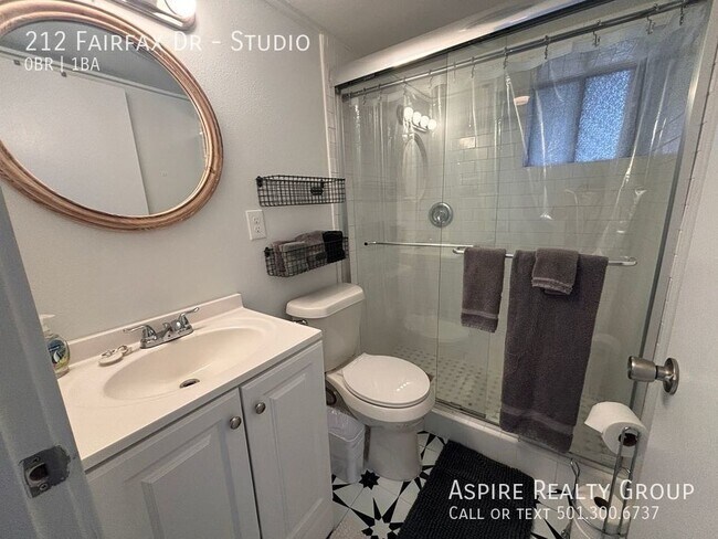 Building Photo - Stylish, Furnished Hillcrest Studio