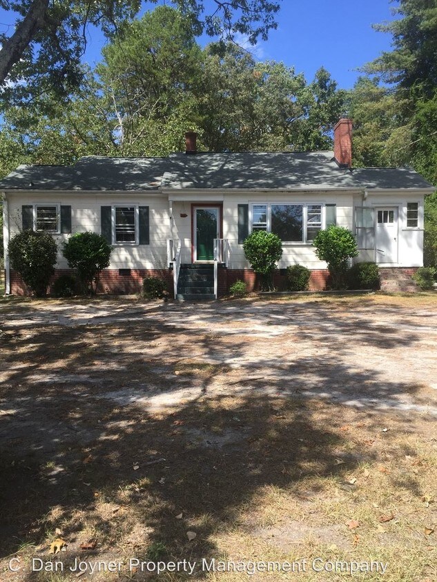 907 E Lee Rd, Taylors, SC 29687 House Rental in Taylors, SC