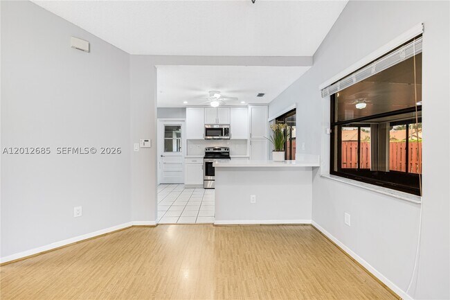 Foto del edificio - 11301 SW 4th St