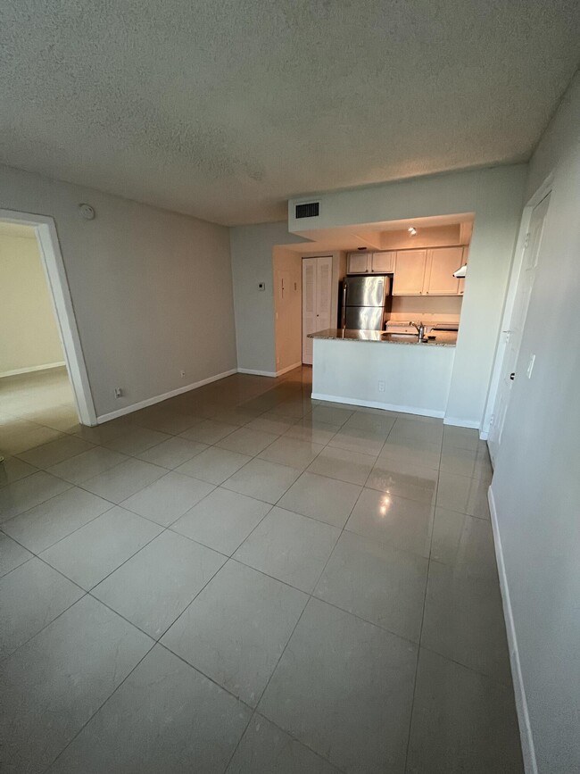 Building Photo - 752 Executive Center Dr