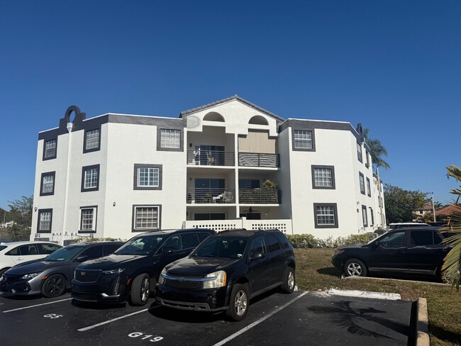 Foto del edificio - 9735 Fontainebleau Blvd