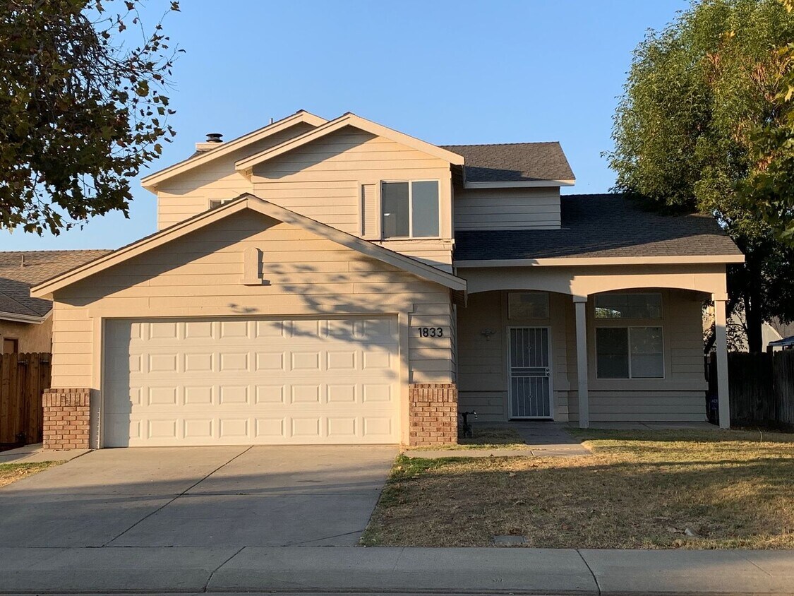 Foto principal - Full remodeled 4 bedroom 3 Bathroom home