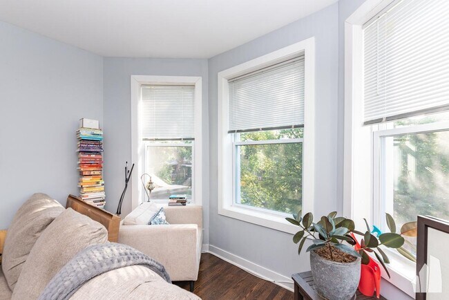 Foto del edificio - 3 bedroom in Chicago IL 60651