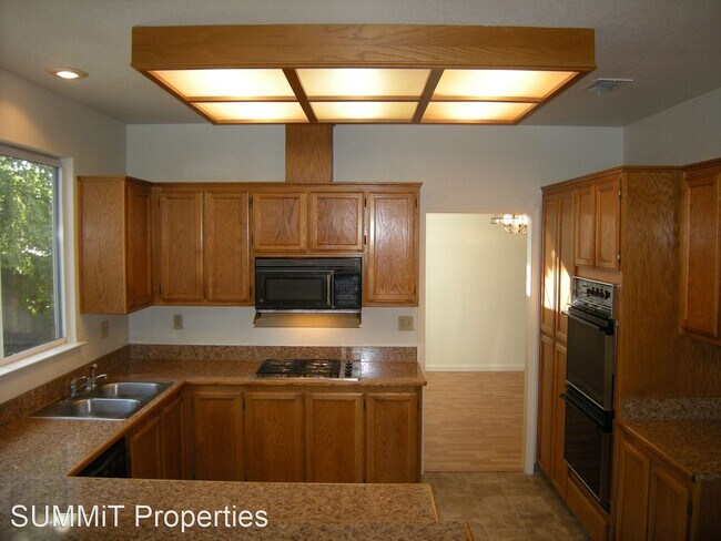 Building Photo - 4 br, 2.5 bath House - 869 Derry Circle