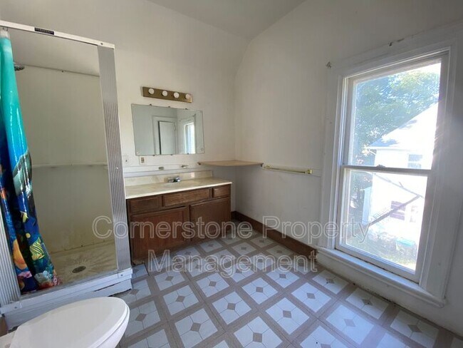 Building Photo - 937 3rd Ave N