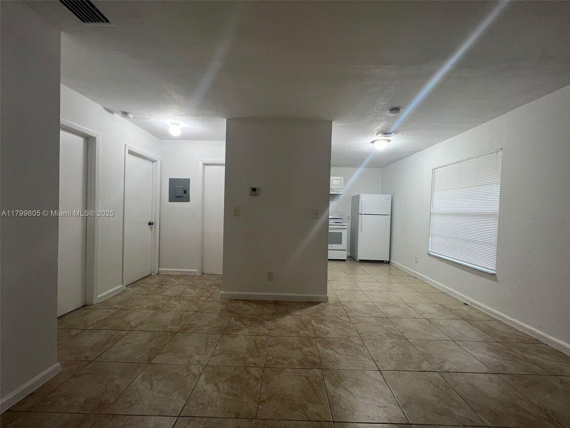 Foto principal - 921 NW 2nd Ave
