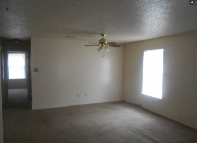 Building Photo - Southern Hills 2/1