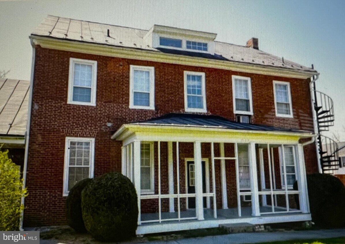 3105 Shawnee Dr Unit 1, Winchester, VA 22601 Room for Rent in