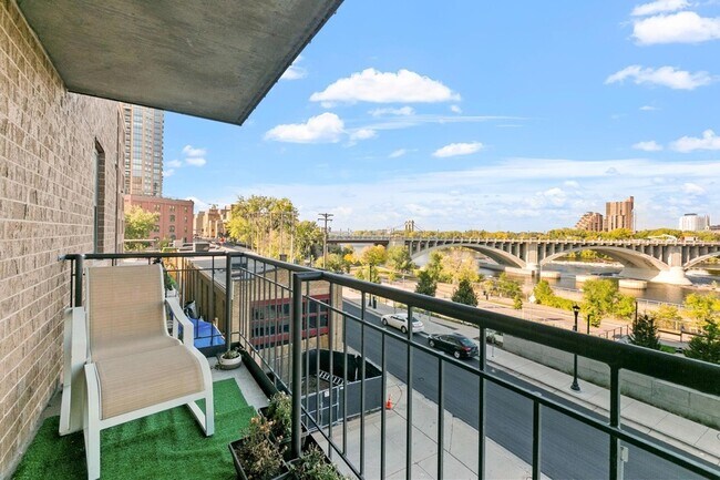 Foto del edificio - 401 S 1st St