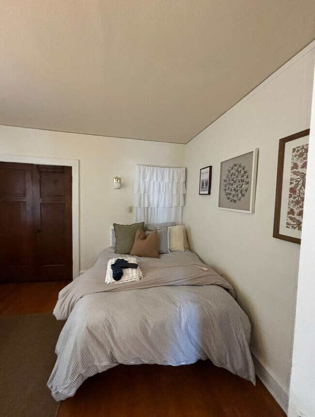 Foto del edificio - 3822-3824 N Maryland Ave.