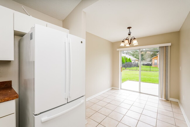 Building Photo - 6171 Skylarkcrest Dr