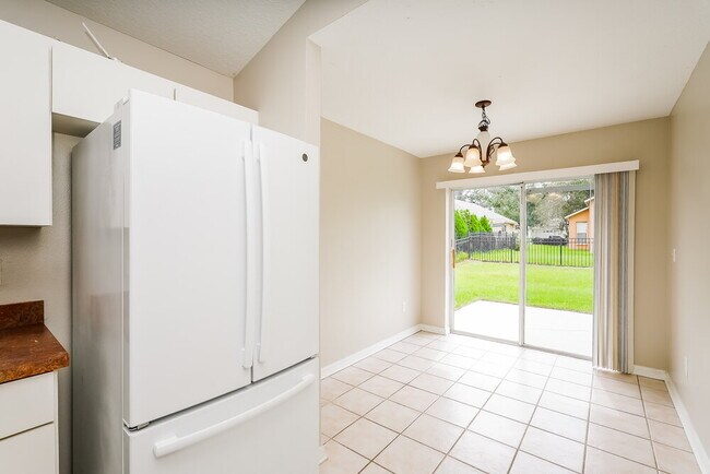 Foto del edificio - 6171 Skylarkcrest Dr