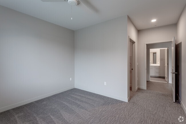 2BR, 2BA - Metropolis - The Backyard at One North