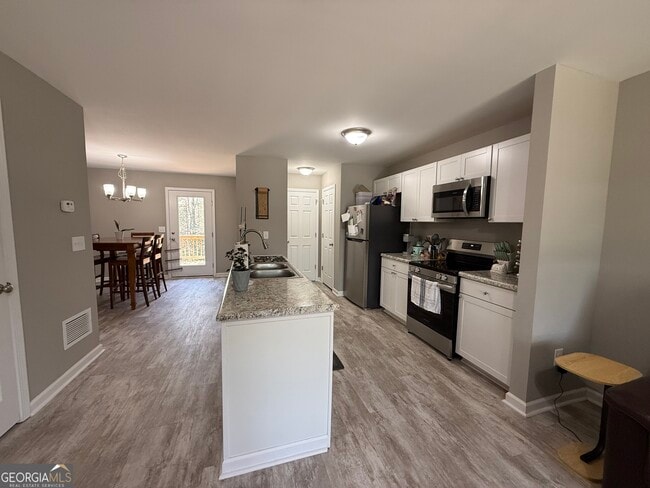 Building Photo - 305 Martin Cir