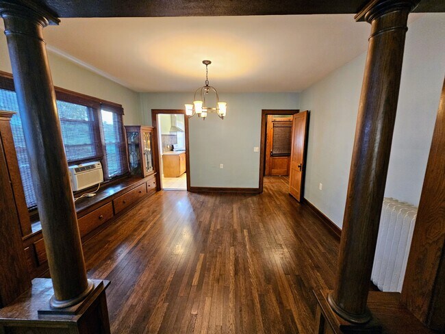 Building Photo - 1296 W 116th St