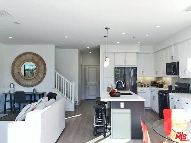 Building Photo - 7105 Tampa Ave