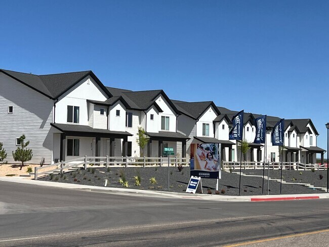Foto del edificio - Brand New Old Sorrel Townhomes