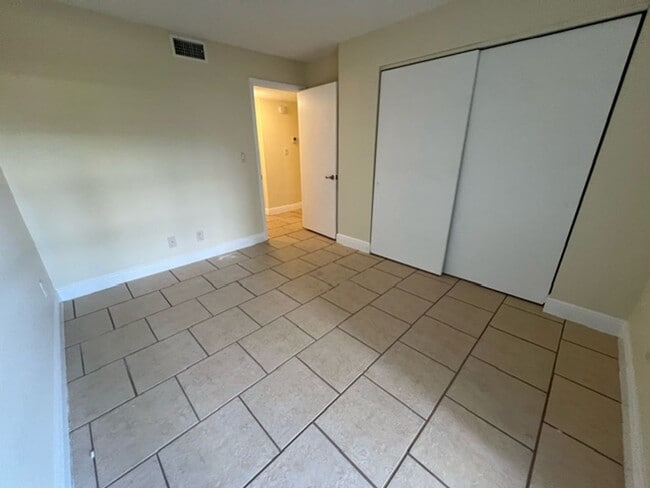 Building Photo - 1225 N Wickham Rd
