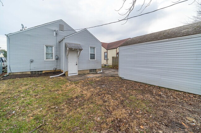 Building Photo - 1069 Fairwood Ave