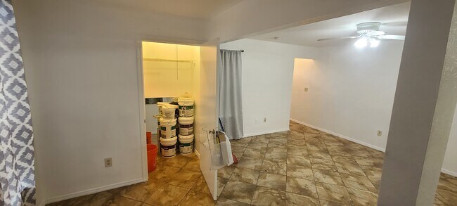 Building Photo - 1617 Columbia Arms Cir