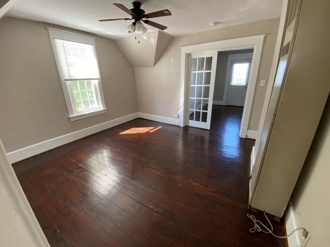 Living room - 1038 Madison St