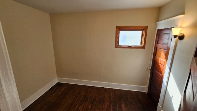 Building Photo - 293 Linden Ave
