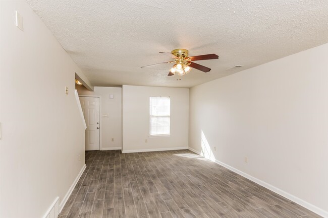 Foto del edificio - 4490 Cedar Ridge Ln