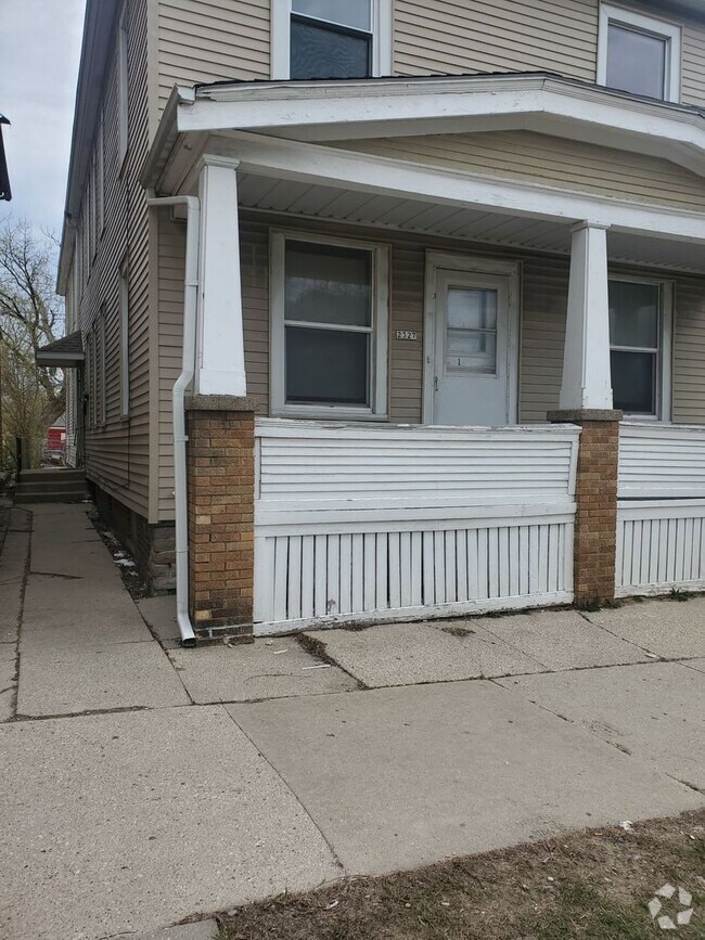 Building Photo - 2327 S 15th St