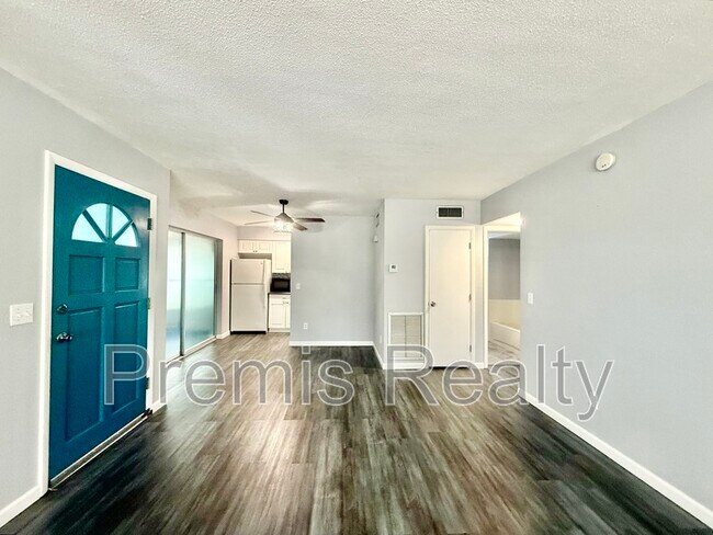 Foto del edificio - 250 Rosery Rd NW