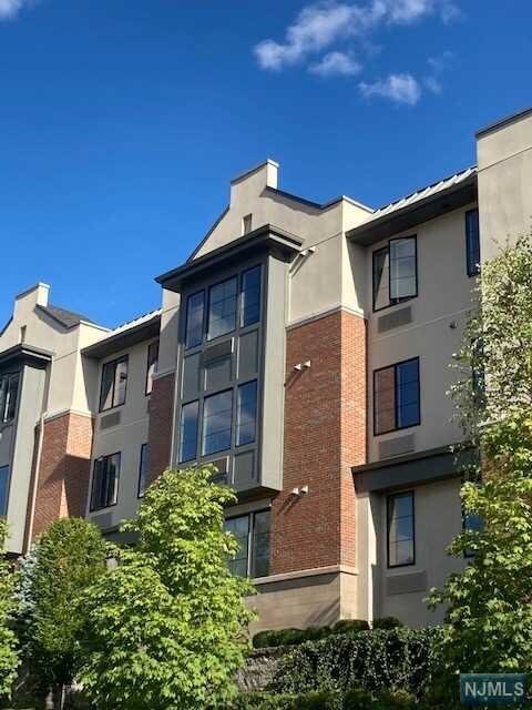 Building Photo - 461 Palisades Blvd