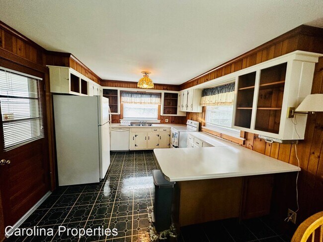 Building Photo - 3 br, 1.5 bath House - 905 10th St
