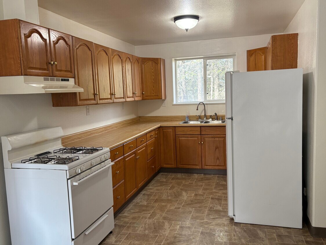 Primary Photo - 107 N Forest Dr