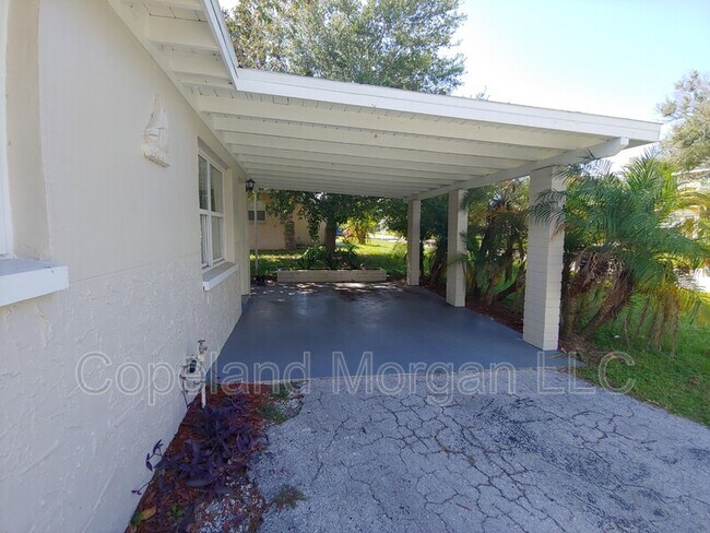 Building Photo - 10472 113th Ave