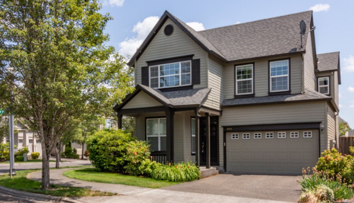 Foto principal - Lovely Corner Lot 3 BD* 2.5 BA* Single Fam...