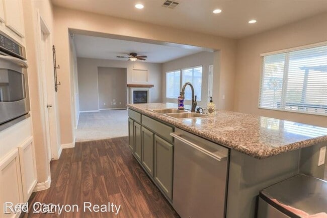 Building Photo - 4 br, 4 bath House - 2572 Sturrock Drive