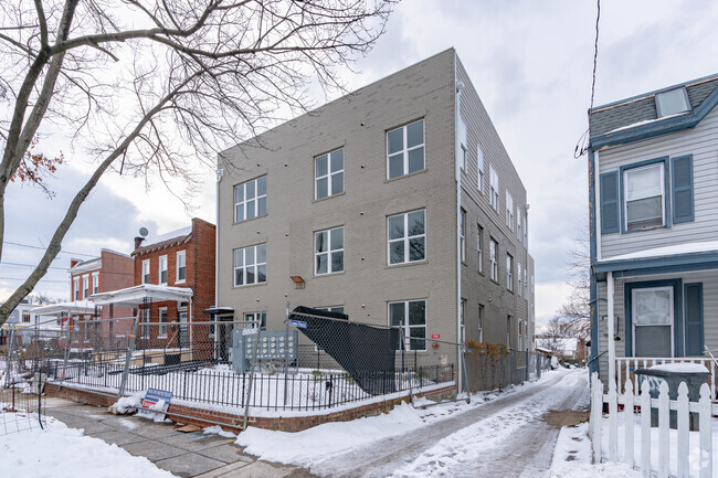 Building Photo - 1913 17th St SE